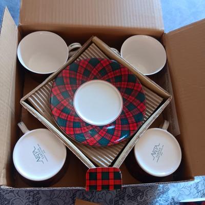 ARITA TARTAN JAPAN 4 PLACE SETTING OF DINNERWARE WITH EXTRA PIECES