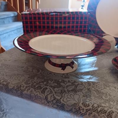 ARITA TARTAN JAPAN 4 PLACE SETTING OF DINNERWARE WITH EXTRA PIECES