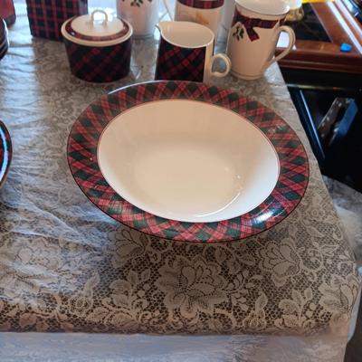 ARITA TARTAN JAPAN 4 PLACE SETTING OF DINNERWARE WITH EXTRA PIECES