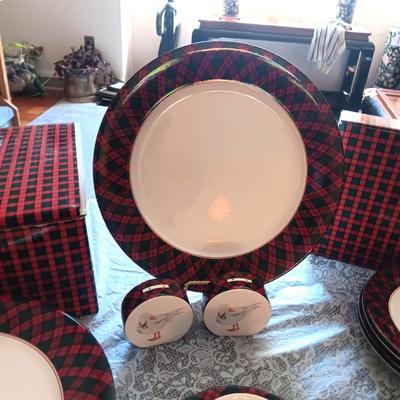 ARITA TARTAN JAPAN 4 PLACE SETTING OF DINNERWARE WITH EXTRA PIECES