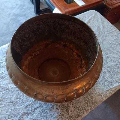 BEAUTIFUL VINTAGE EGYPTIAN HAMMERED COPPER POT