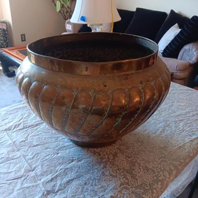 BEAUTIFUL VINTAGE EGYPTIAN HAMMERED COPPER POT