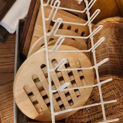 Miscellaneous Kitchen Lot, including wooden hot pads