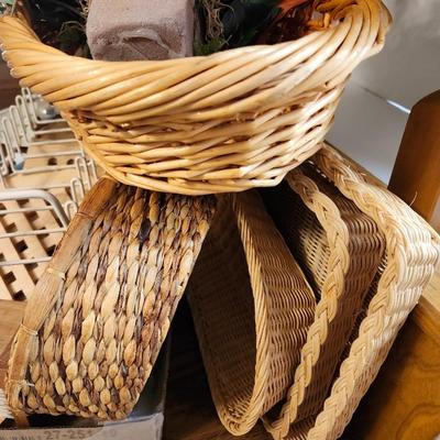 Miscellaneous Kitchen Lot, including wooden hot pads