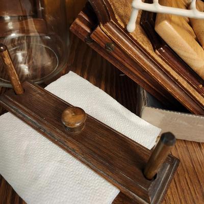 Miscellaneous Kitchen Lot, including wooden hot pads