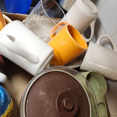 Miscellaneous Kitchen lot, including Tepco Restaurant Ware and Vintage Enamelware Orange Water Butter Syrup Warmer/ Dipper