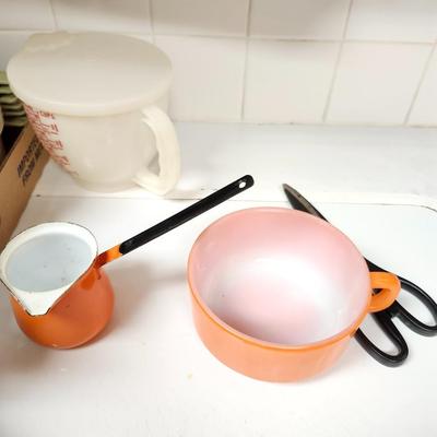 Miscellaneous Kitchen lot, including Tepco Restaurant Ware and Vintage Enamelware Orange Water Butter Syrup Warmer/ Dipper