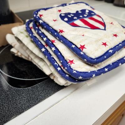 Kitchen lot, including Vintage tins, Enamelware pots