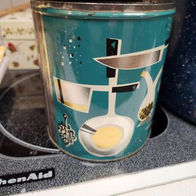Kitchen lot, including Vintage tins, Enamelware pots