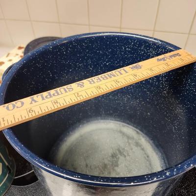 Kitchen lot, including Vintage tins, Enamelware pots