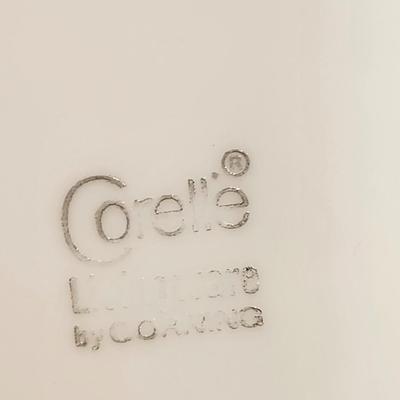 Kitchen lot including Pyrex, Casserole Dish Carrier, Glass Casserole Dishes, bowl etc