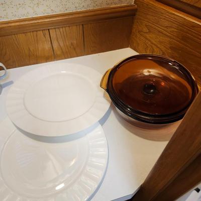 Kitchen lot including Pyrex, Casserole Dish Carrier, Glass Casserole Dishes, bowl etc