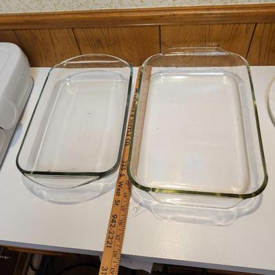 Kitchen lot including Pyrex, Casserole Dish Carrier, Glass Casserole Dishes, bowl etc