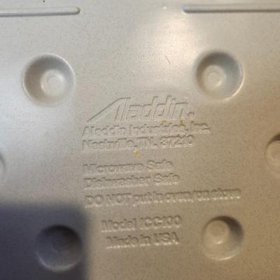 Kitchen lot including Pyrex, Casserole Dish Carrier, Glass Casserole Dishes, bowl etc