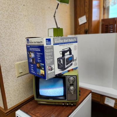 Vintage MCM 1978 Toshiba C097 TV Television Blackstripe, Weather radio/TV and folding table lamp