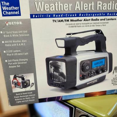 Vintage MCM 1978 Toshiba C097 TV Television Blackstripe, Weather radio/TV and folding table lamp