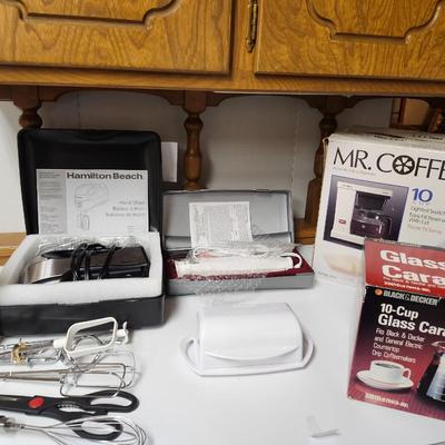 Kitchen lot, Hand mixer, Electric knife, coffee maker etc