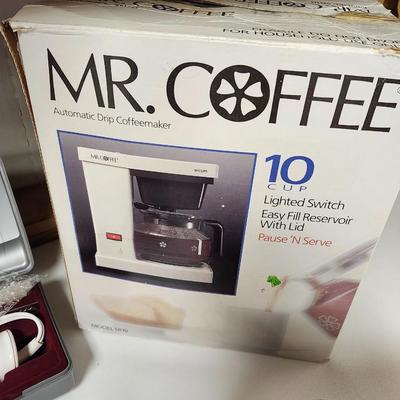 Kitchen lot, Hand mixer, Electric knife, coffee maker etc