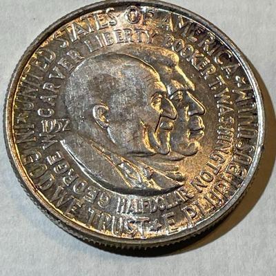 1952 AU CONDITION WASHINGTON/CARVER COMMEMORATIVE SILVER HALF DOLLAR COIN AS PICTURED.
