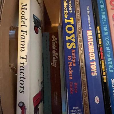 BOOKS ON VARIOUS COLLECTIBLES