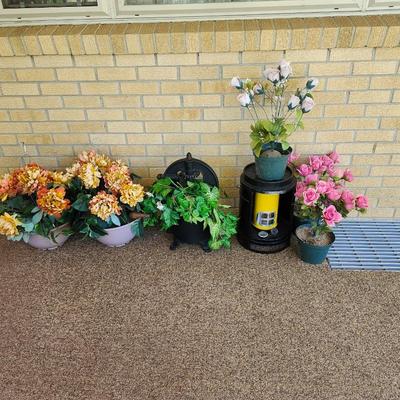 Outdoor household decor lot, fake plant and rugs