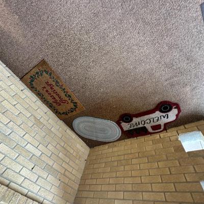 Outdoor household decor lot, fake plant and rugs