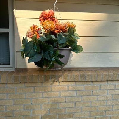 Outdoor household decor lot, fake plant and rugs