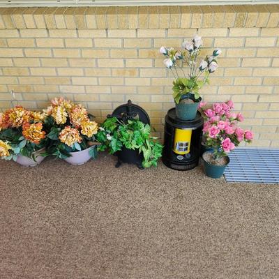 Outdoor household decor lot, fake plant and rugs