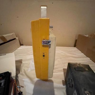TOPP RPR-620 TRANSISTOR RADIO, ANSCO SHUR SHOT CAMERA VINTAGE CAMERA