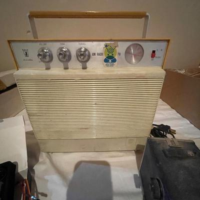 TOPP RPR-620 TRANSISTOR RADIO, ANSCO SHUR SHOT CAMERA VINTAGE CAMERA