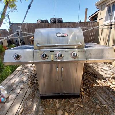 CHARGRILL WITH SIDE BURNER AND PROPANE TANK