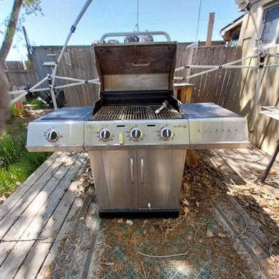 CHARGRILL WITH SIDE BURNER AND PROPANE TANK