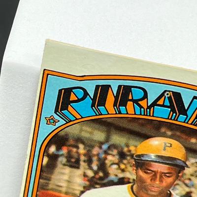 LOT 5: 1972 Topps Baseball Card Roberto Clemente