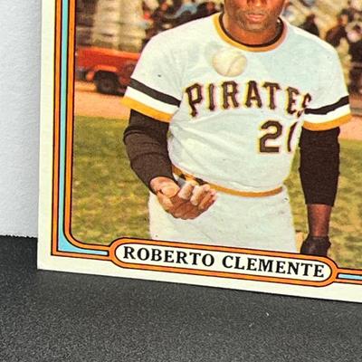 LOT 9: 1972 Topps Baseball Card Roberto Clemente