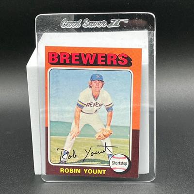 LOT 10: Robin Yount Rookie Card Topps Baseball