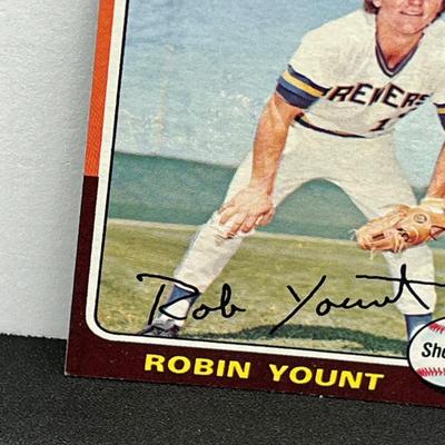 LOT 10: Robin Yount Rookie Card Topps Baseball
