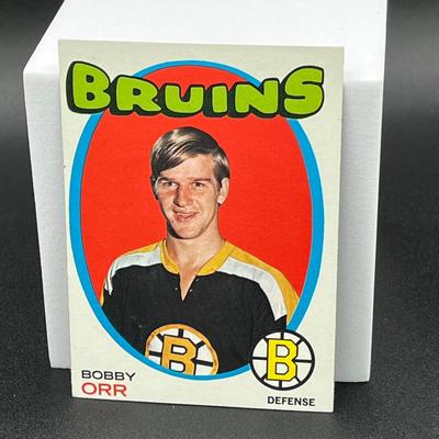 LOT 13: 1971-72 Bobby Orr Topps NHL Hockey Card
