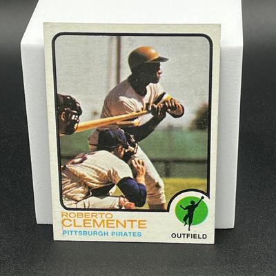 LOT 17: 1973 Topps Baseball Roberto Clemente Card