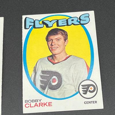 LOT 21: 1971-72 Topps NHL Hockey Cards - Phil Esposito, Bobby Clarke, Gordie Howe, Bobby Hull