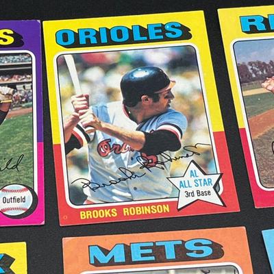 LOT 26: 1975 Topps Baseball Cards - Johnny Bench, Joe Morgan, Carlton Fisk and More
