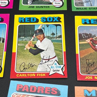 LOT 27: 1975 Topps Baseball Cards - Thurmon Munson, Tom Seaver, Brooks Robinson and More