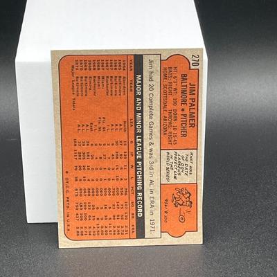 LOT 34: 1972 Topps Baseball Cards - Thurmon Munson, Johnny Bench, Vida Blue and More
