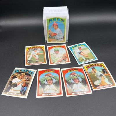 LOT 34: 1972 Topps Baseball Cards - Thurmon Munson, Johnny Bench, Vida Blue and More
