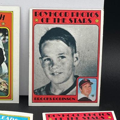 LOT 39: 1972 Topps Baseball Cards - Johnny Bench, Brooks Robinson and More