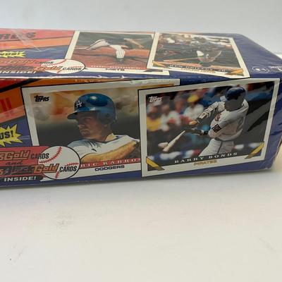 LOT 51: Sealed 1993 Topps Baseball Cards Complete Set