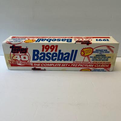 LOT 55: 1991 Topps Baseball Cards Set