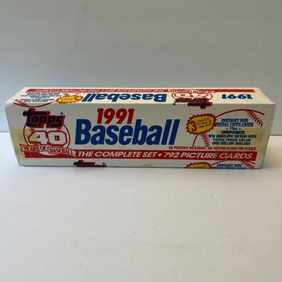 LOT 55: 1991 Topps Baseball Cards Set