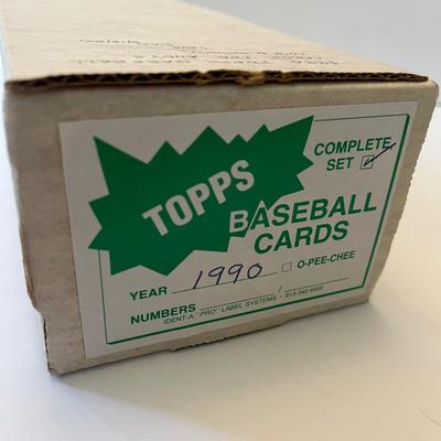 LOT 56: 1990 Topps Baseball Card Set