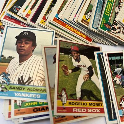 LOT 57: Set Builder - 1976 Topps Baseball Cards