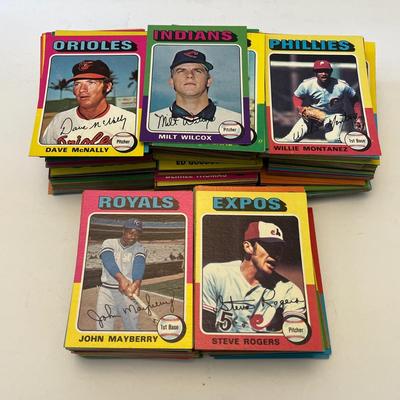 LOT 58: Set Builder 1975 Topps Baseball Cards
